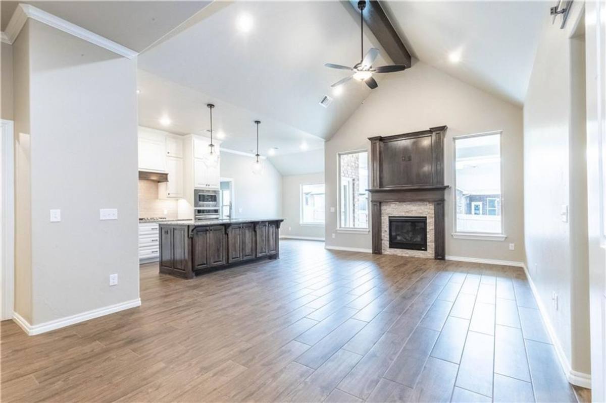 House for rent at 504 NW 198th St, Edmond, OK 73012