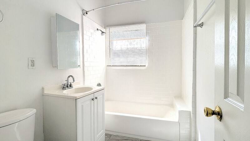 Apartment for rent at 435 W 4th St, Long Beach, CA 90802