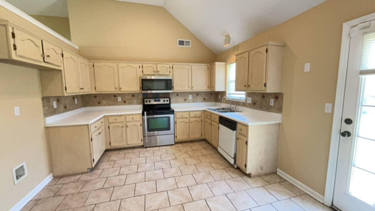 House for rent at 5554 Steffani Dr, Southaven, MS 38671