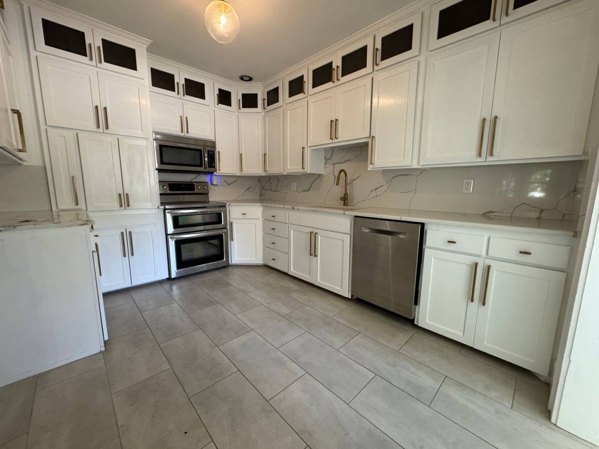 House for rent at 1523 W Broadway Ave, Enid, OK 73703