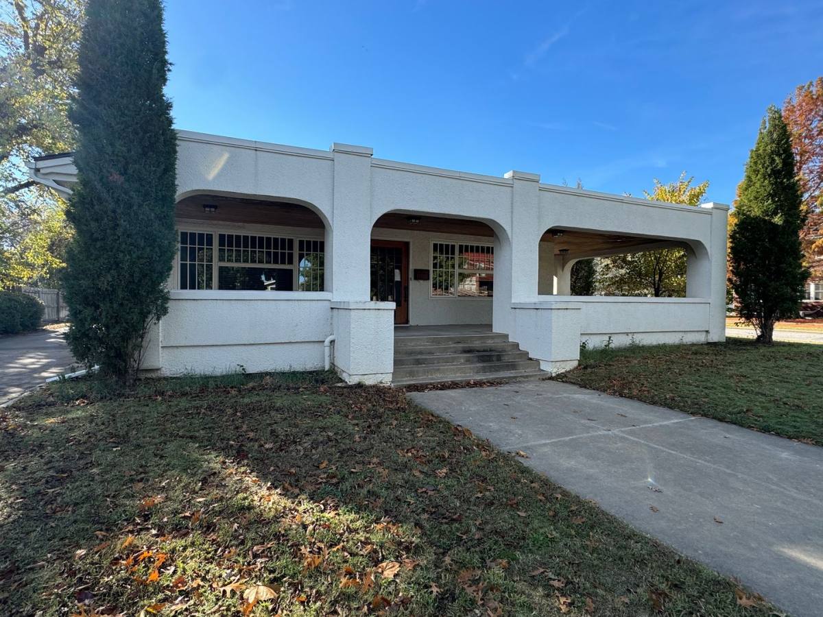 House for rent at 1523 W Broadway Ave, Enid, OK 73703