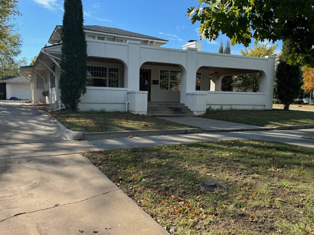 House for rent at 1523 W Broadway Ave, Enid, OK 73703