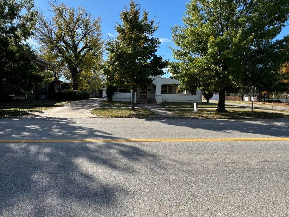House for rent at 1523 W Broadway Ave, Enid, OK 73703