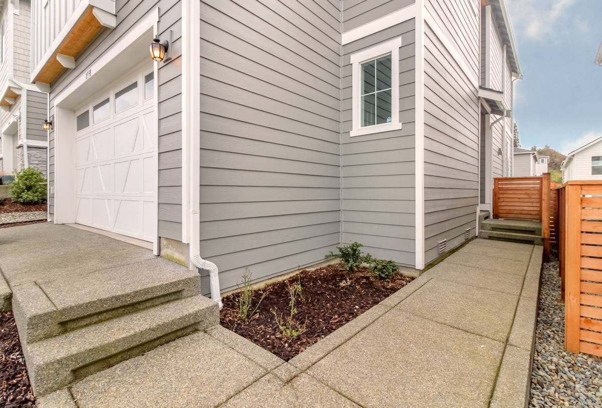 House for rent at 8398 27th St Court E, Puyallup, WA 98371
