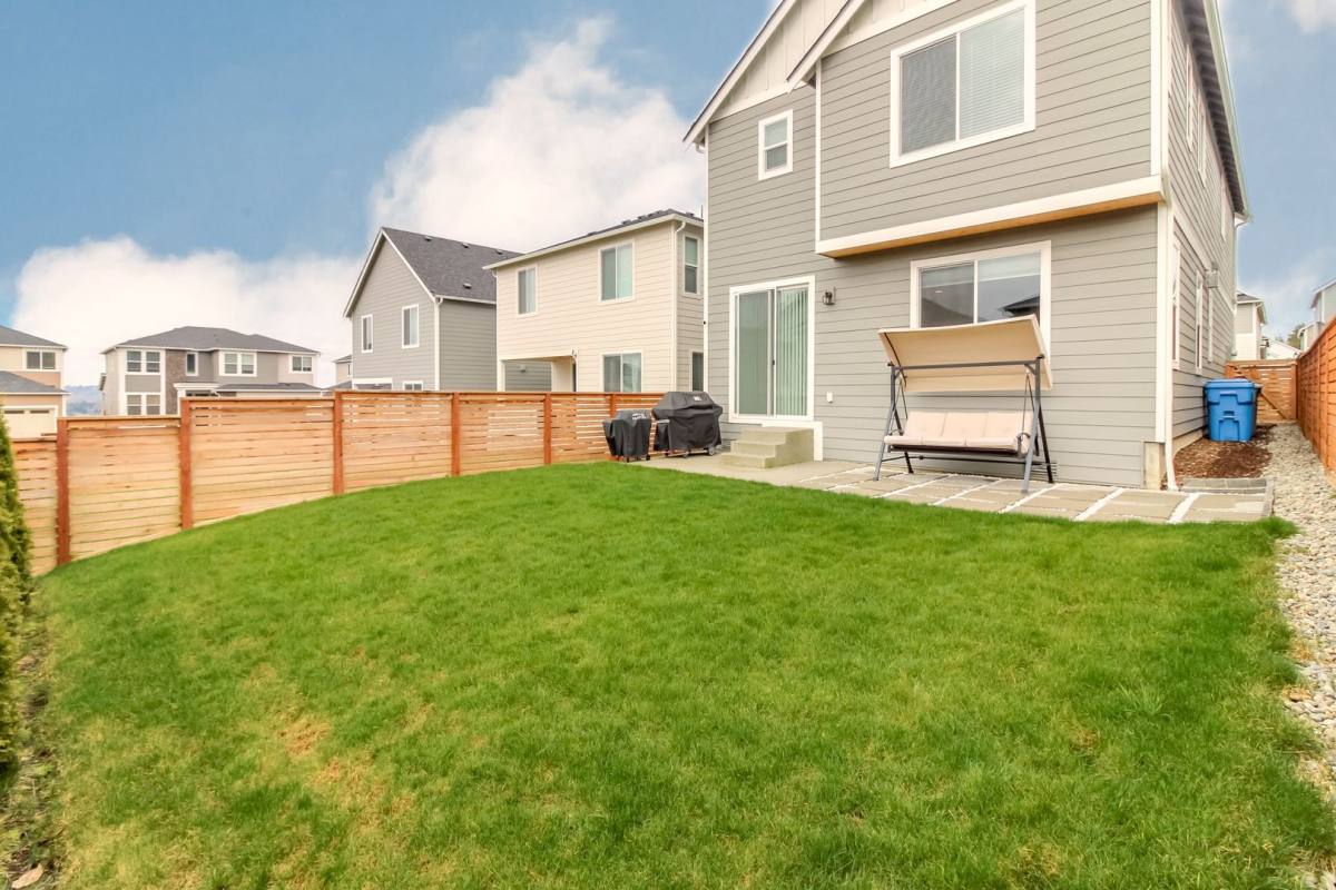 House for rent at 8398 27th St Court E, Puyallup, WA 98371