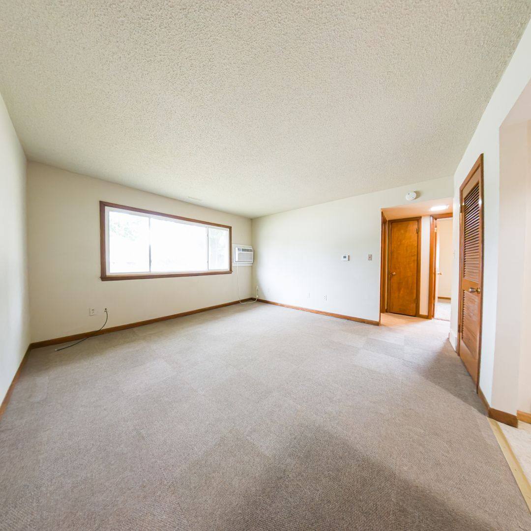 Apartment for rent at 1105 N Depot St, Knoxville, IA 50138