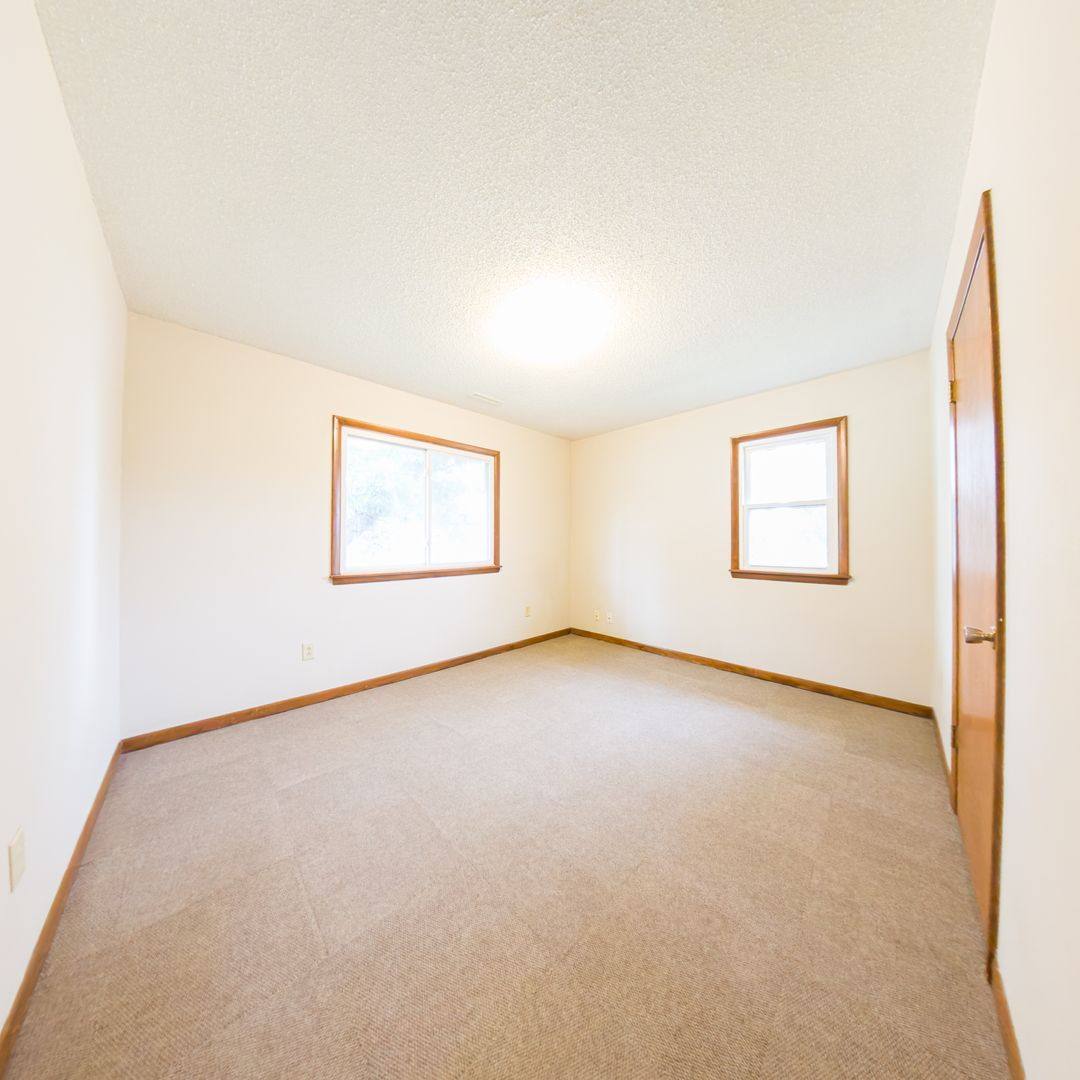 Apartment for rent at 1105 N Depot St, Knoxville, IA 50138