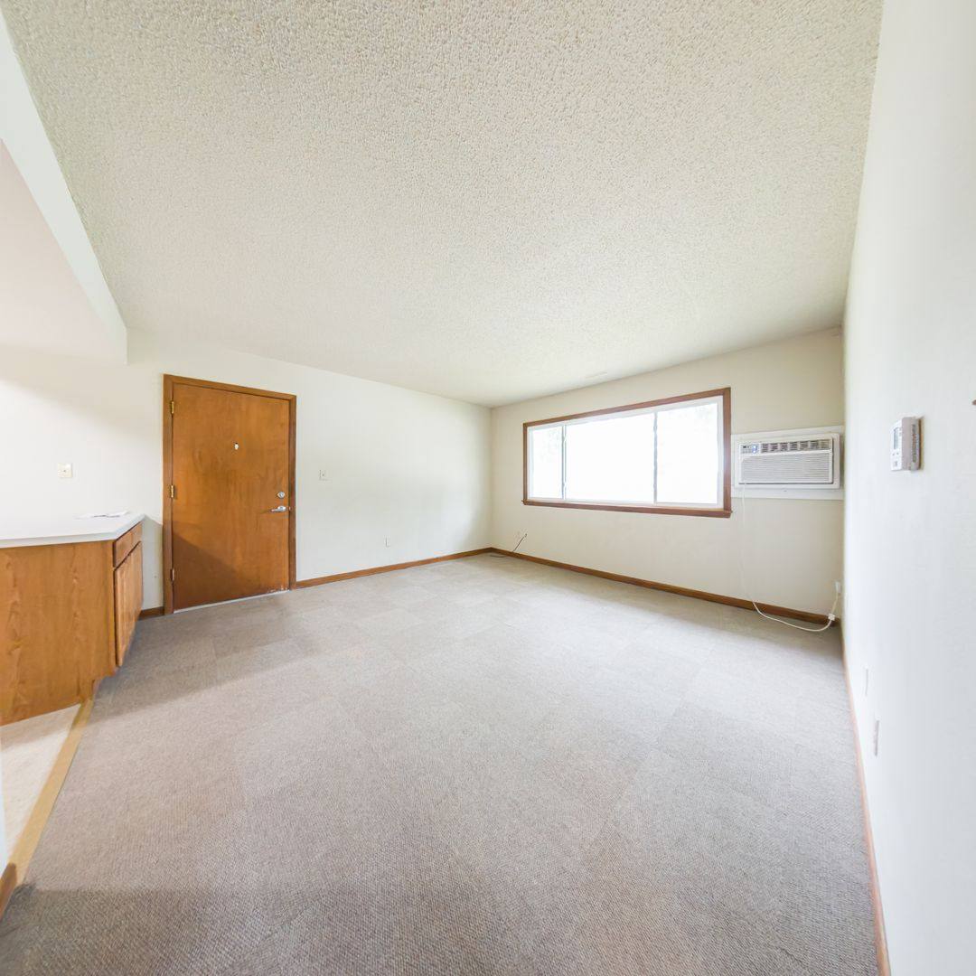 Apartment for rent at 1105 N Depot St, Knoxville, IA 50138