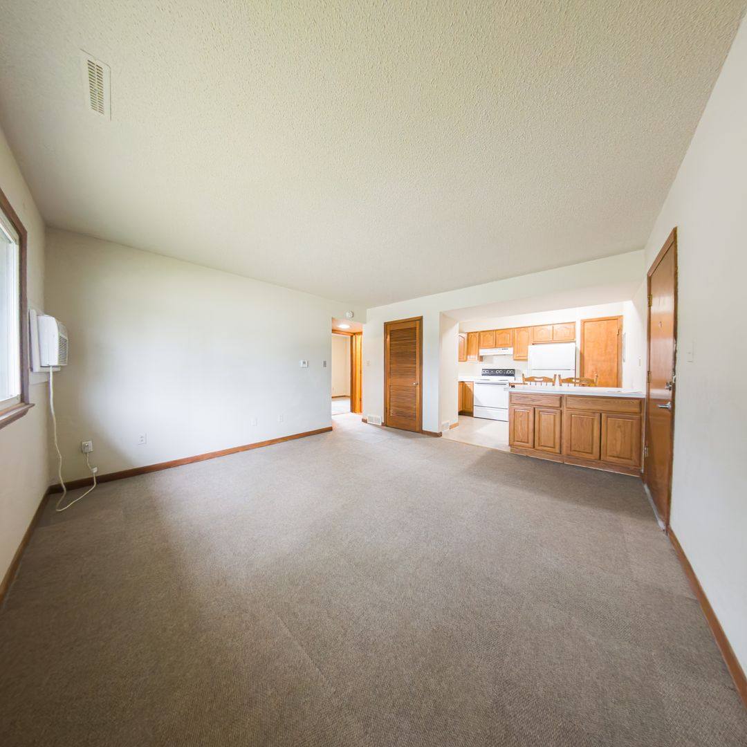 Apartment for rent at 1105 N Depot St, Knoxville, IA 50138