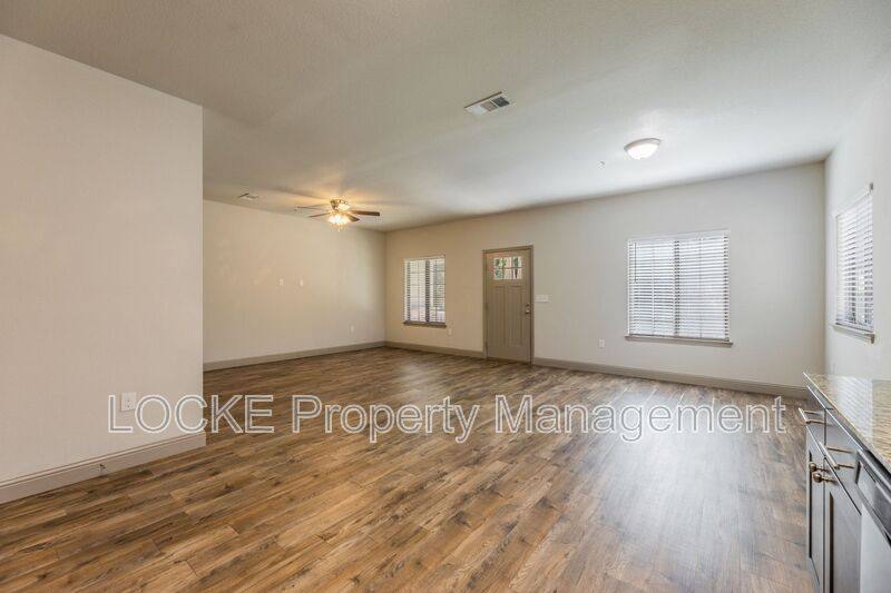 House for rent at 510 E Akard Ave #400, Weatherford, TX 76086