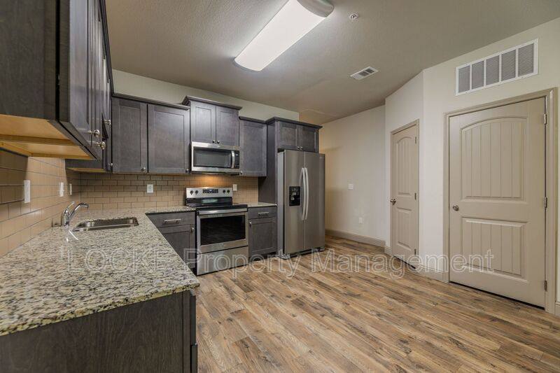 House for rent at 510 E Akard Ave #400, Weatherford, TX 76086