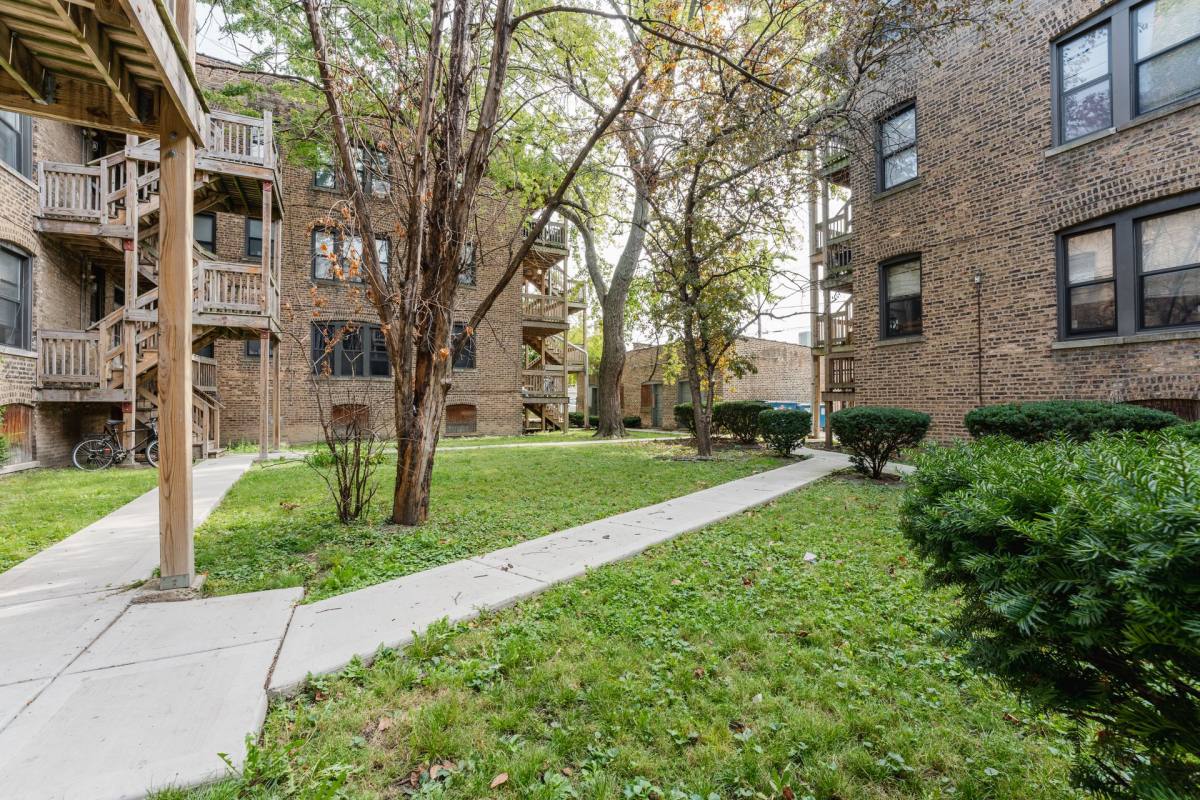 Apartment for rent at 4815-4825 N Albany Ave, Chicago, IL 60625