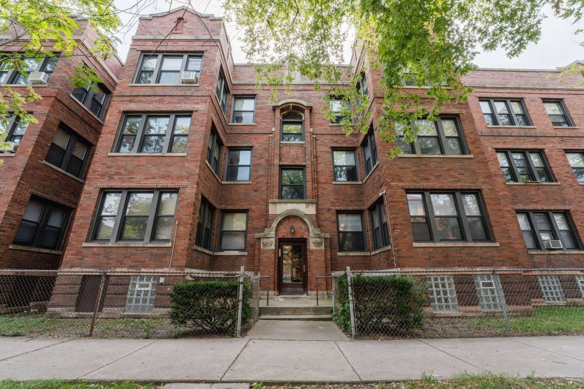 Apartment for rent at 4815-4825 N Albany Ave, Chicago, IL 60625