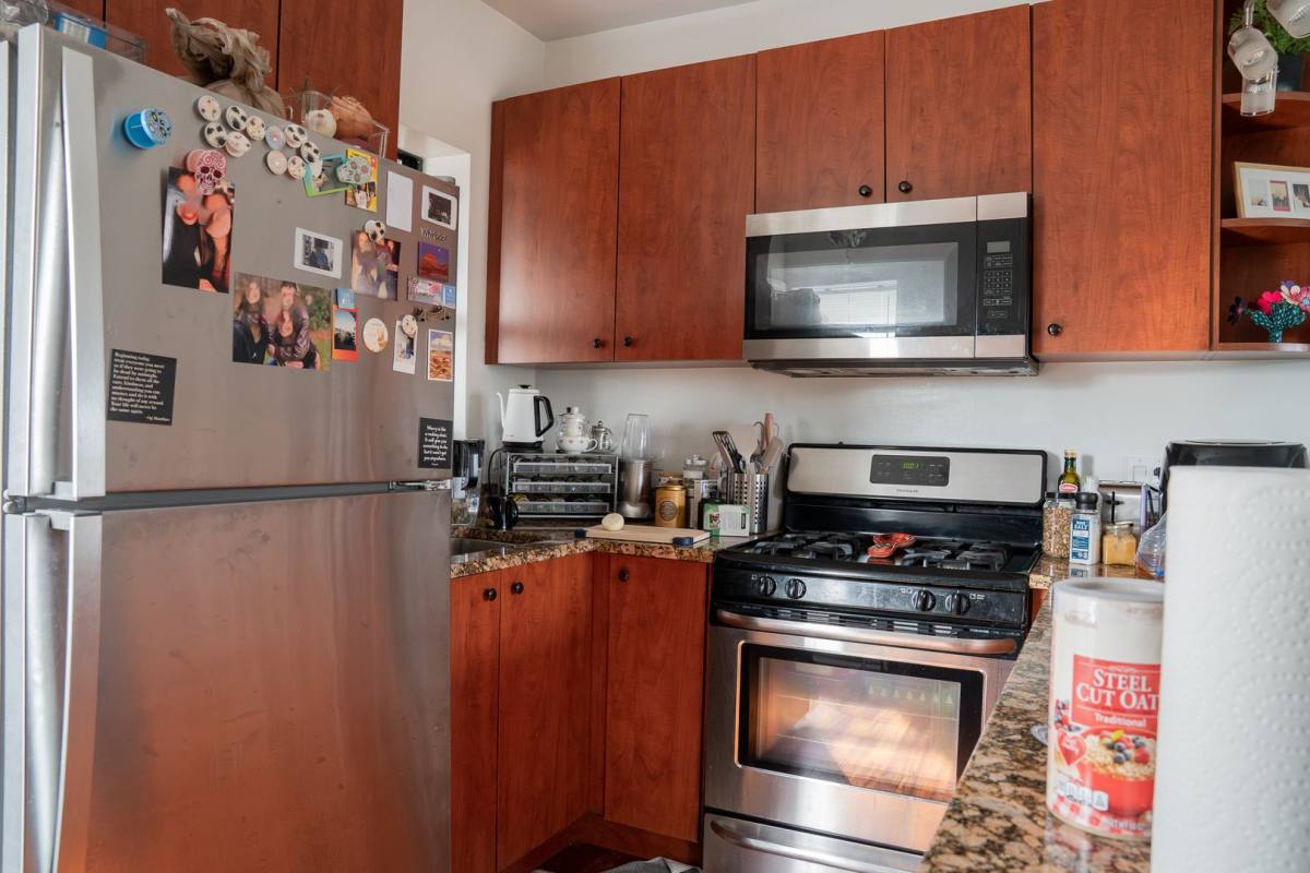 Condo for rent at 3001-3009 W Gunnison St, Chicago, IL 60625