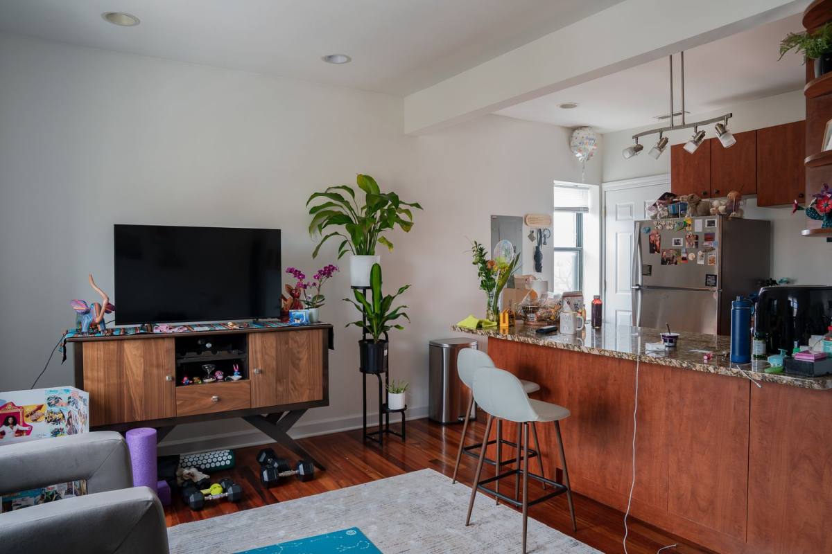 Condo for rent at 3001-3009 W Gunnison St, Chicago, IL 60625