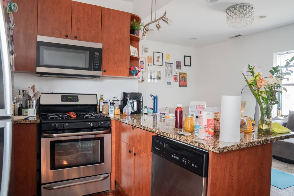 Condo for rent at 3001-3009 W Gunnison St, Chicago, IL 60625