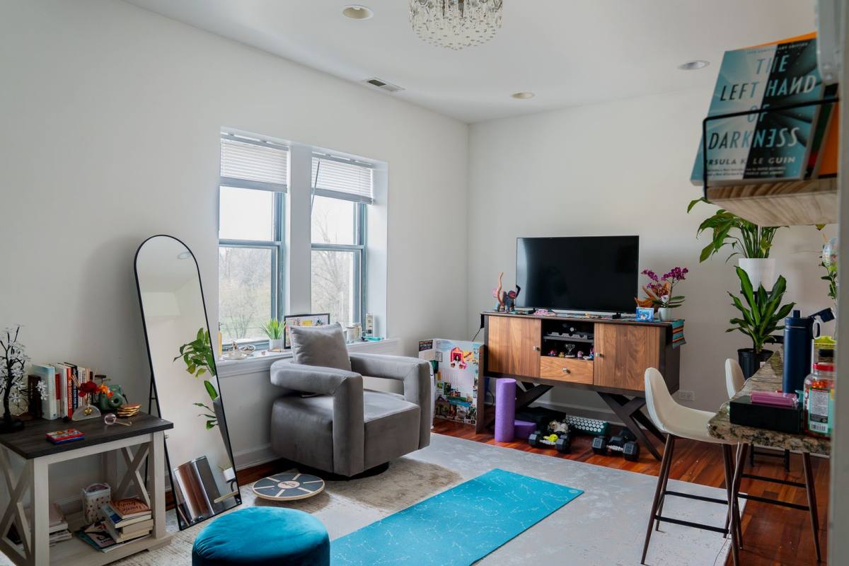 Condo for rent at 3001-3009 W Gunnison St, Chicago, IL 60625