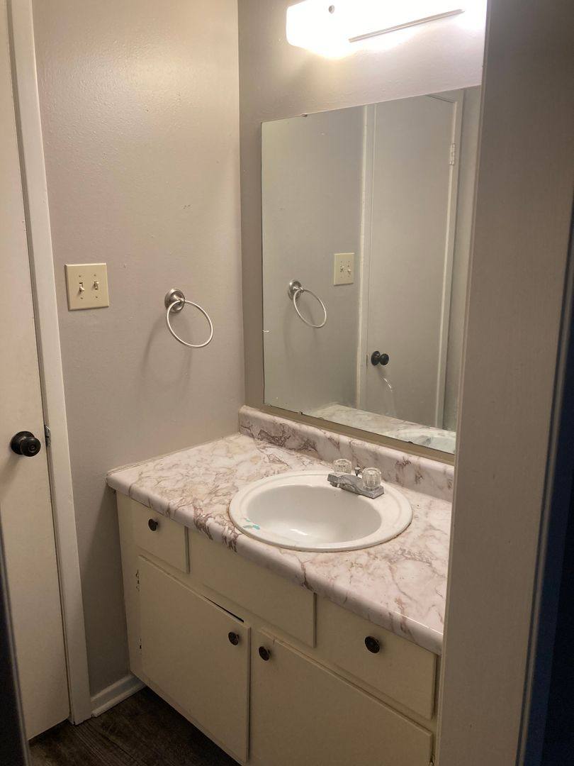 Apartment for rent at 124 126 Jester, Longview, TX 75604