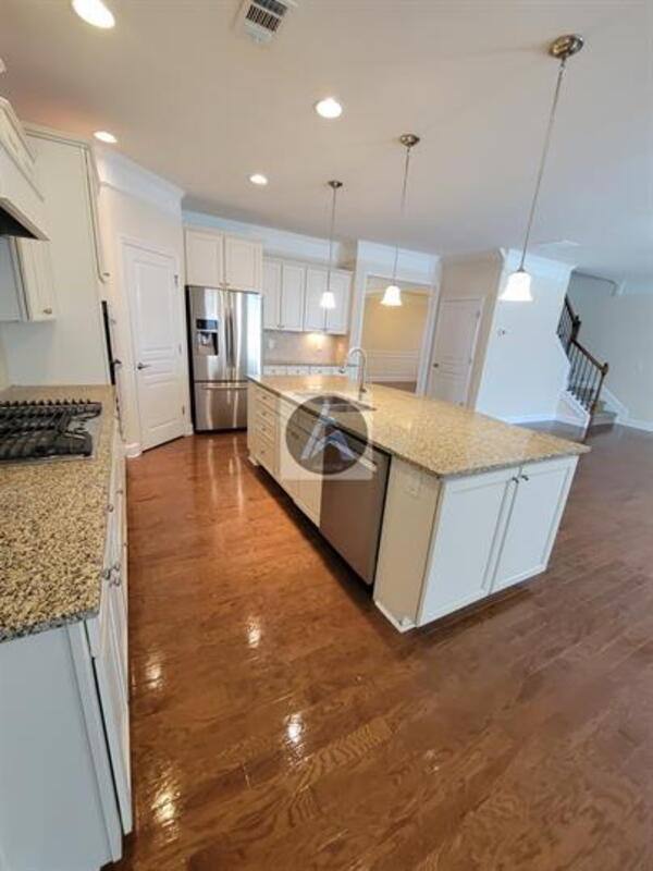 House for rent at 1008 Applegate Dr, Roswell, GA 30076