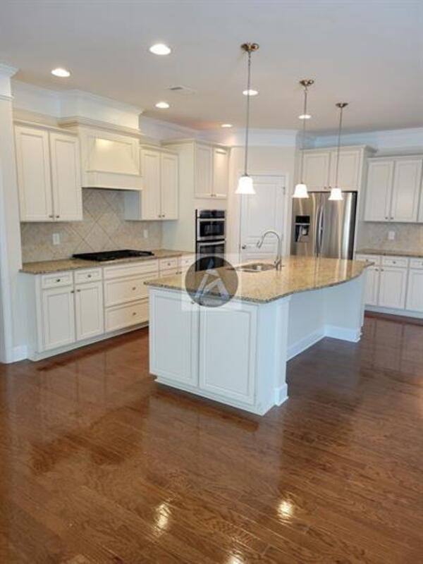 House for rent at 1008 Applegate Dr, Roswell, GA 30076