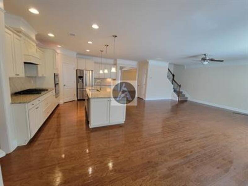 House for rent at 1008 Applegate Dr, Roswell, GA 30076