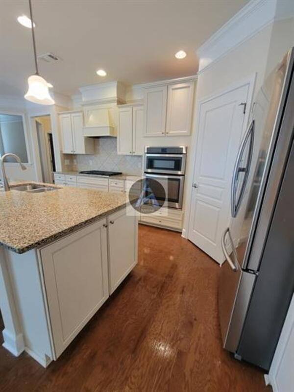 House for rent at 1008 Applegate Dr, Roswell, GA 30076