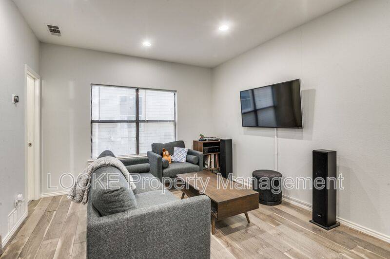 House for rent at 2728 Reagan St #202, Dallas, TX 75219