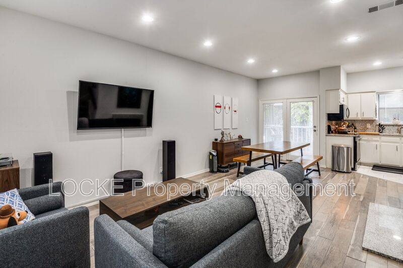 House for rent at 2728 Reagan St #202, Dallas, TX 75219