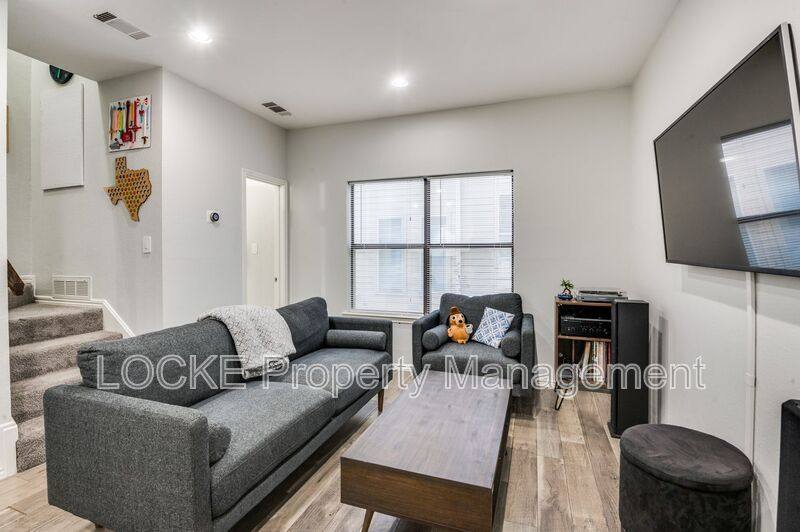 House for rent at 2728 Reagan St #202, Dallas, TX 75219
