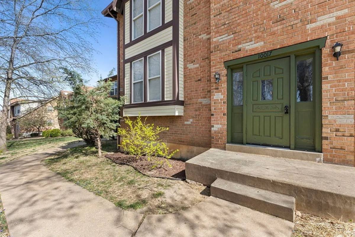 Apartment for rent at 10017-10021 Rodium Dr, Saint Louis, MO 63123