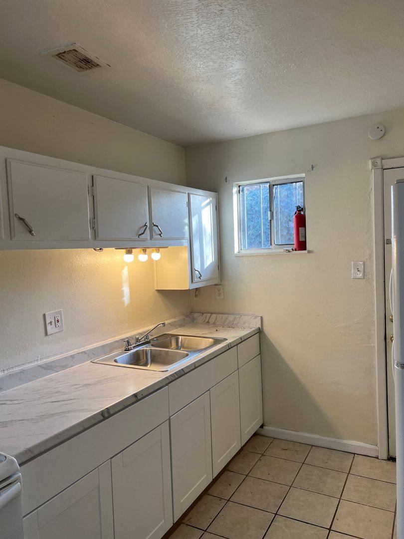 Apartment for rent at 410 Virginia NE, Albuquerque, NM 87108