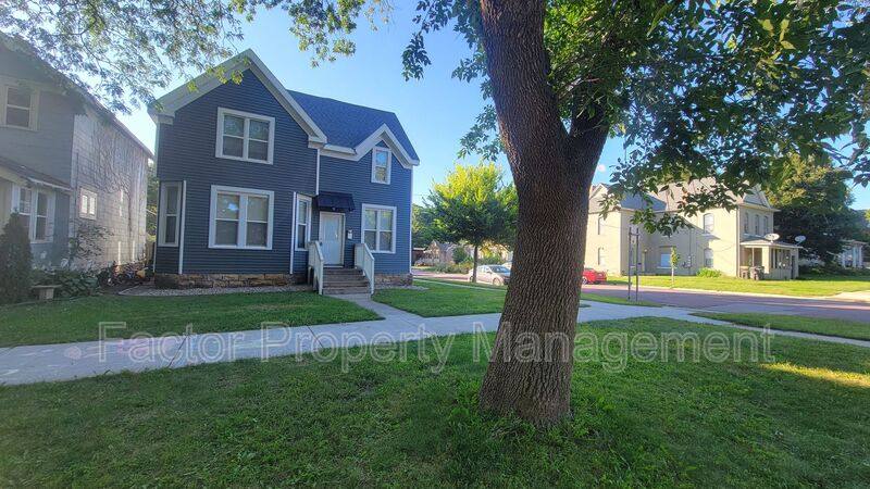Apartment for rent at 730 N Broad St, Mankato, MN 56001