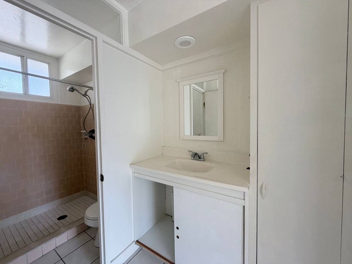 Apartment for rent at 445 Kalaimoku St, Honolulu, HI 96815