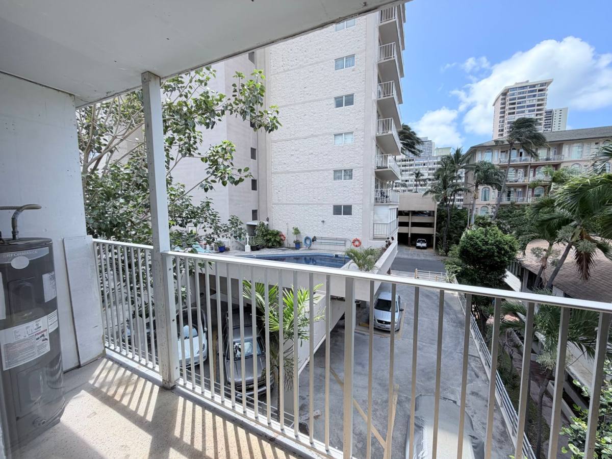 Apartment for rent at 445 Kalaimoku St, Honolulu, HI 96815