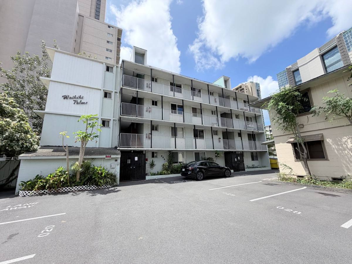 Apartment for rent at 445 Kalaimoku St, Honolulu, HI 96815