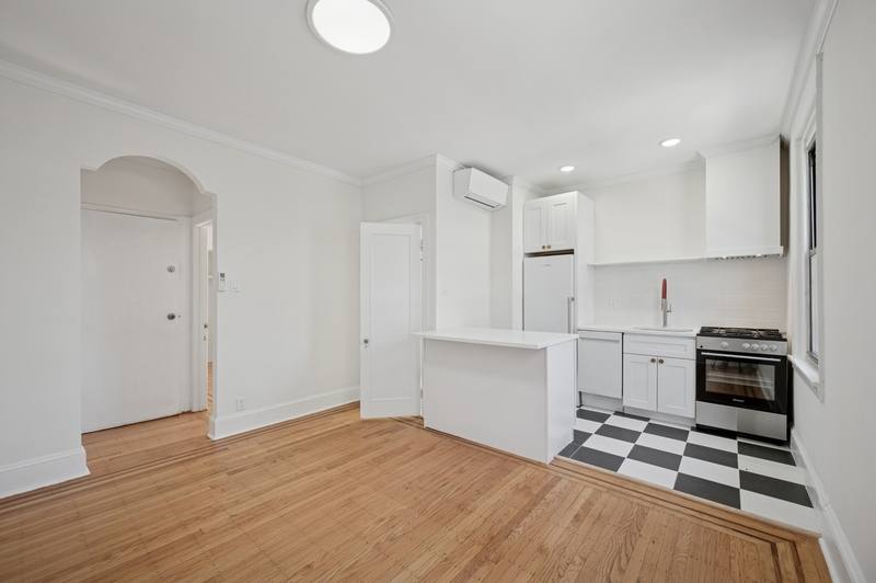Townhouse for rent at 1221 N Franklin St #3F, Philadelphia, PA 19122
