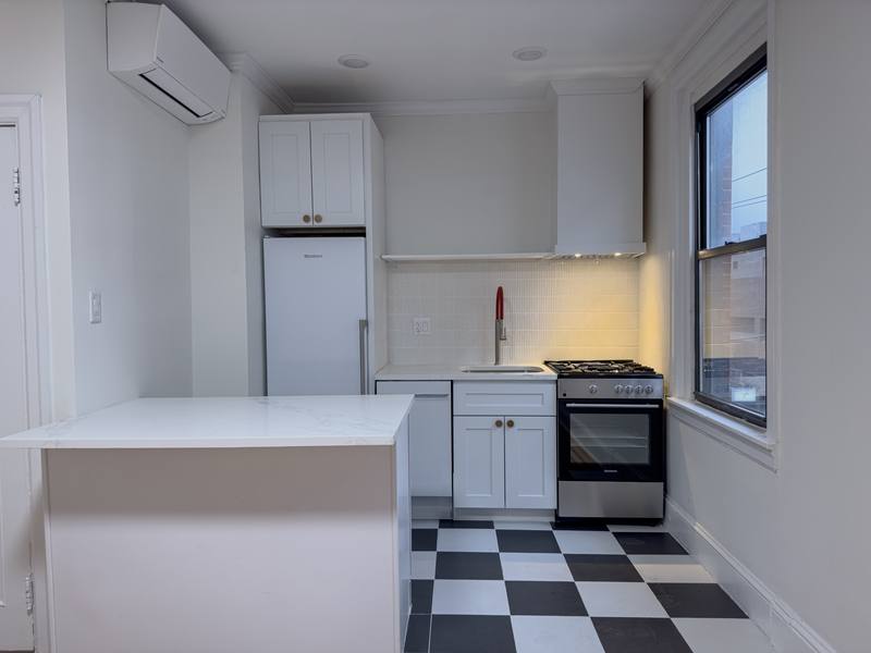 Townhouse for rent at 1221 N Franklin St #3F, Philadelphia, PA 19122
