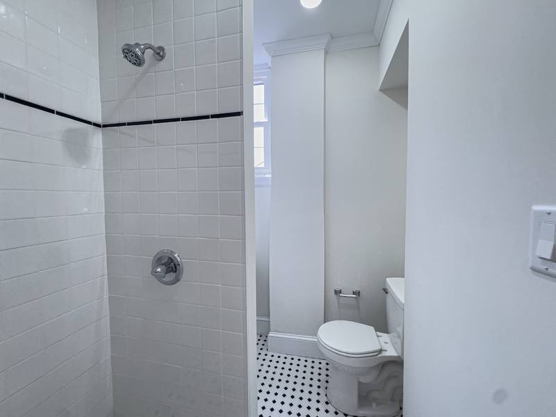 Townhouse for rent at 1221 N Franklin St #3F, Philadelphia, PA 19122