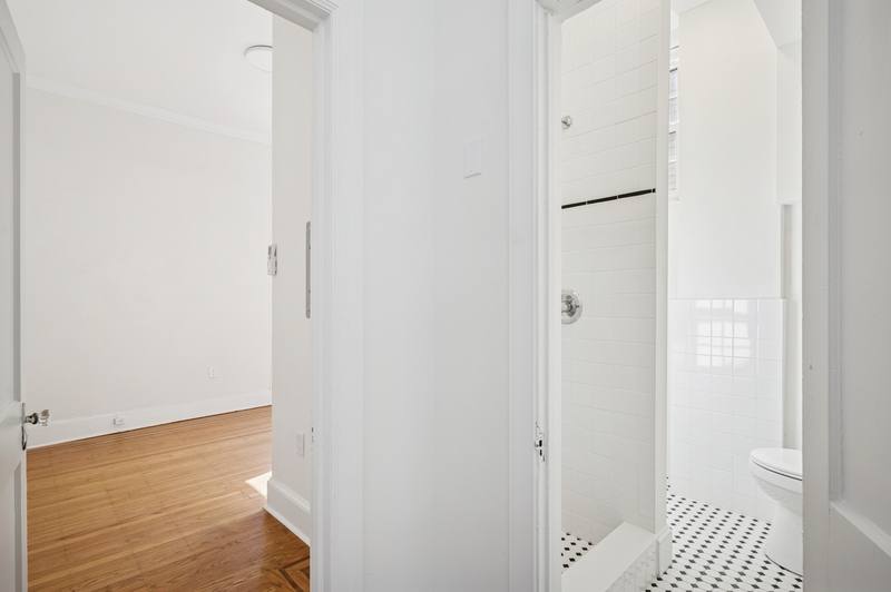 Townhouse for rent at 1221 N Franklin St #3F, Philadelphia, PA 19122