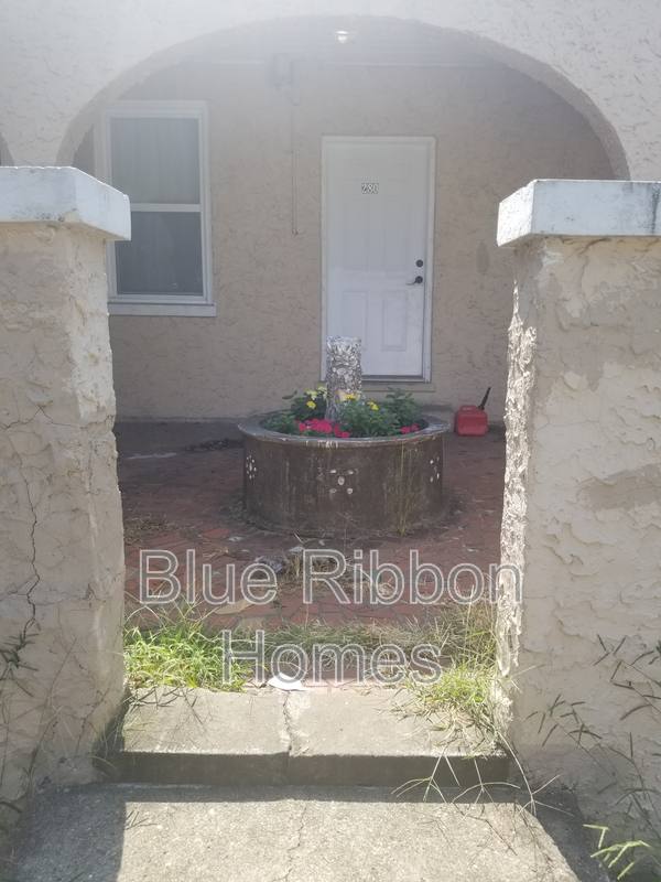 House for rent at 2806 E 5th Ave, Knoxville, TN 37914