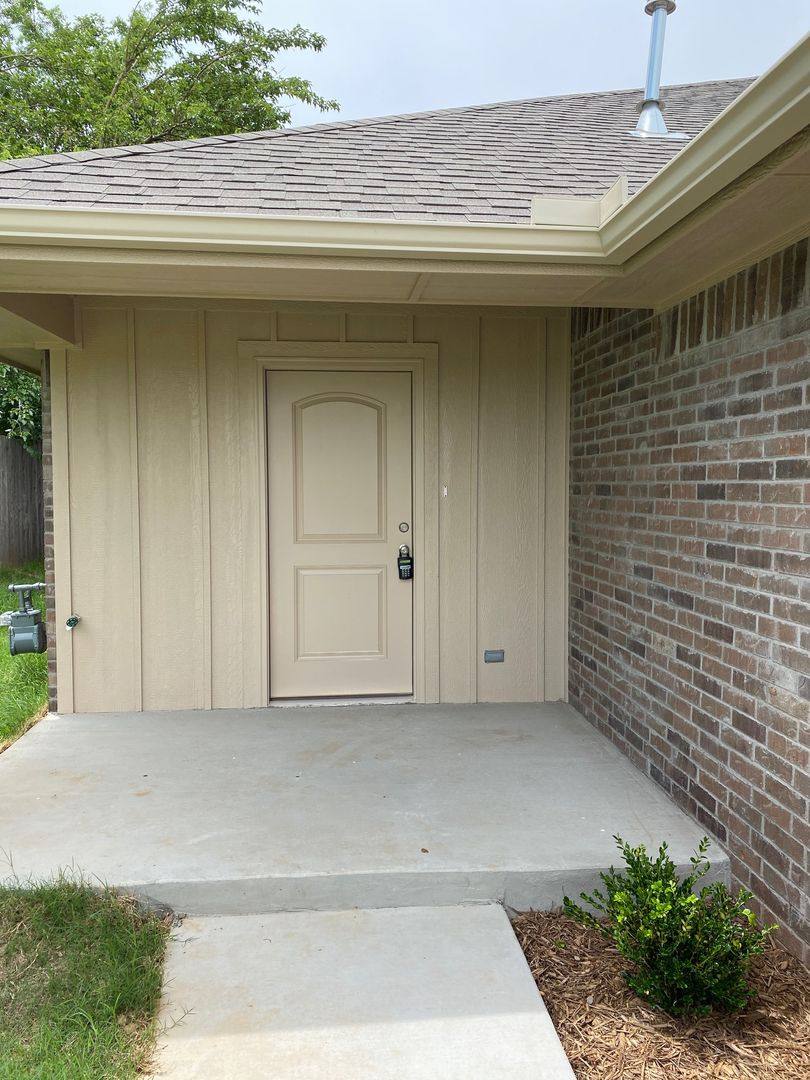 House for rent at 1322 E Cavanaugh St, El Reno, OK 73036