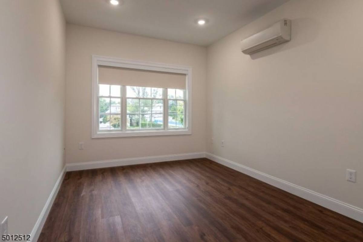 Apartment for rent at 86 Park Ave, Summit, NJ 07901