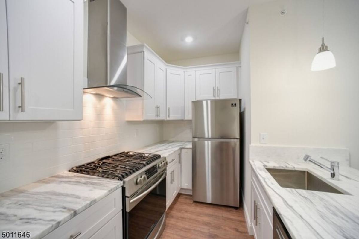 Apartment for rent at 86 Park Ave, Summit, NJ 07901