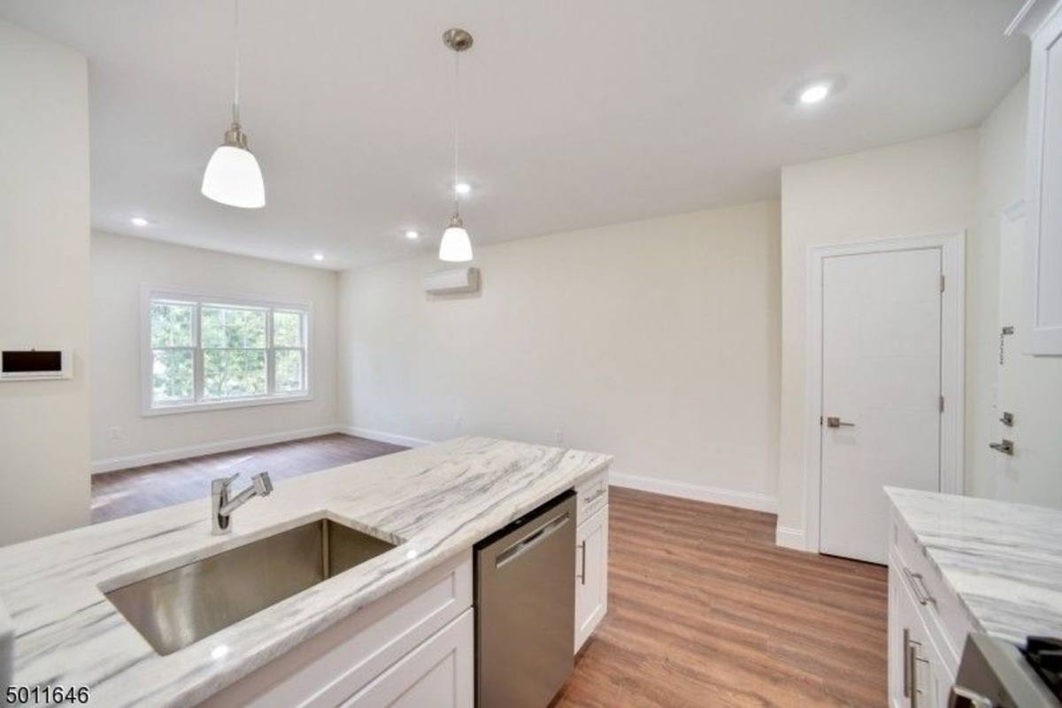 Apartment for rent at 86 Park Ave, Summit, NJ 07901