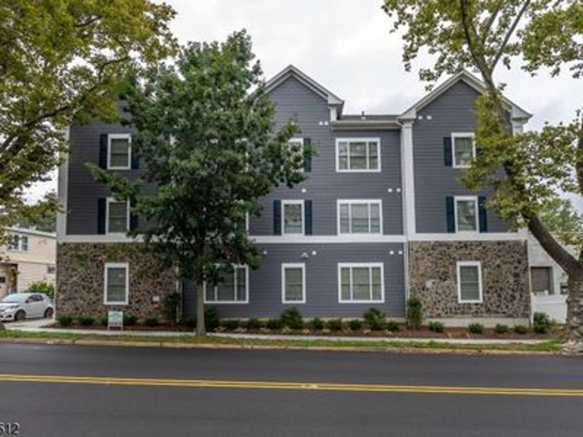 Apartment for rent at 86 Park Ave, Summit, NJ 07901
