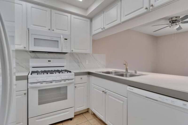 Townhouse for rent at 34 Lakeview Circle, Cathedral City, CA 92234