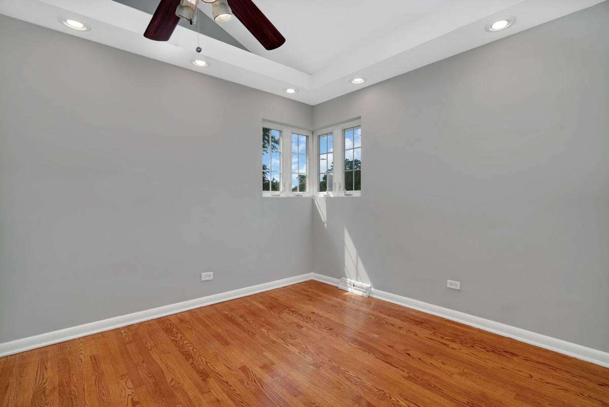 Townhouse for rent at 13-15 S Waiola Ave, La Grange, IL 60525