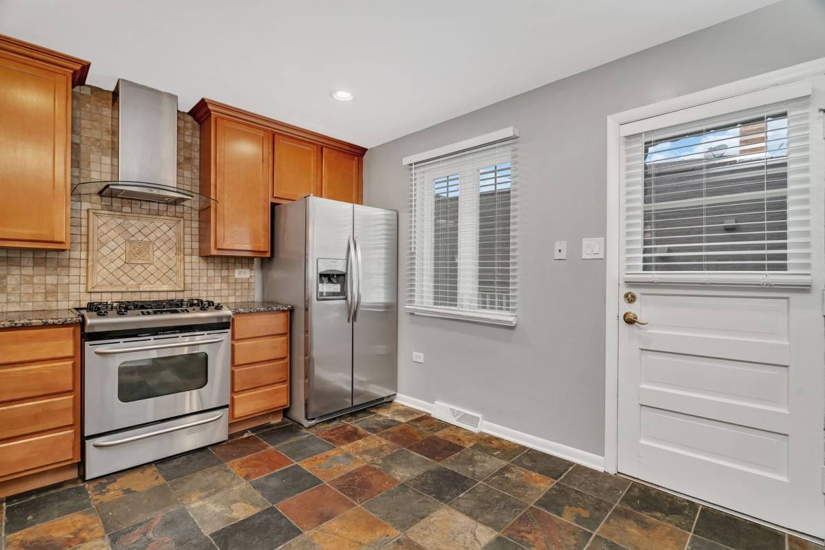 Townhouse for rent at 13-15 S Waiola Ave, La Grange, IL 60525