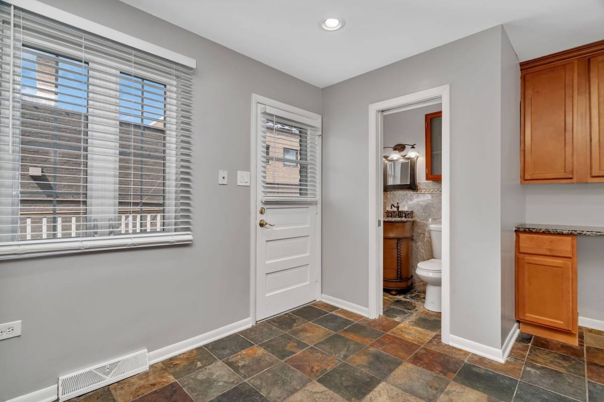 Townhouse for rent at 13-15 S Waiola Ave, La Grange, IL 60525