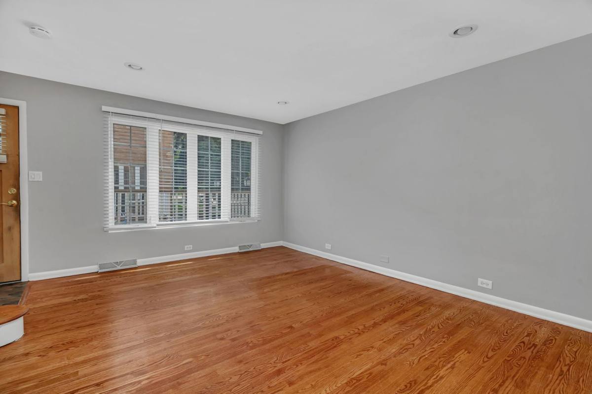 Townhouse for rent at 13-15 S Waiola Ave, La Grange, IL 60525
